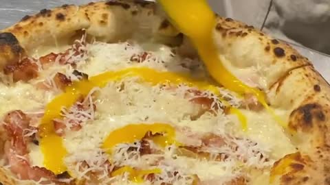 Carbonara Pizza