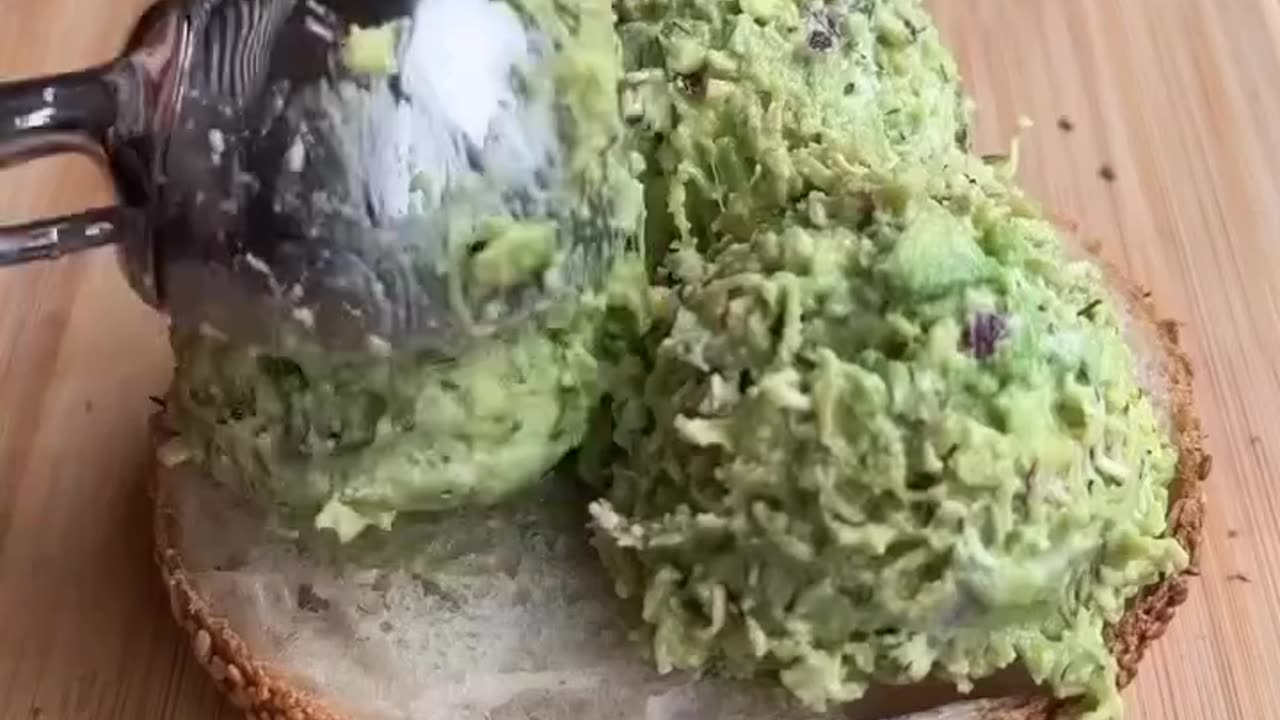 Creamy Avocado and Shredded Tofu Bagel Filling Recipe 🥰