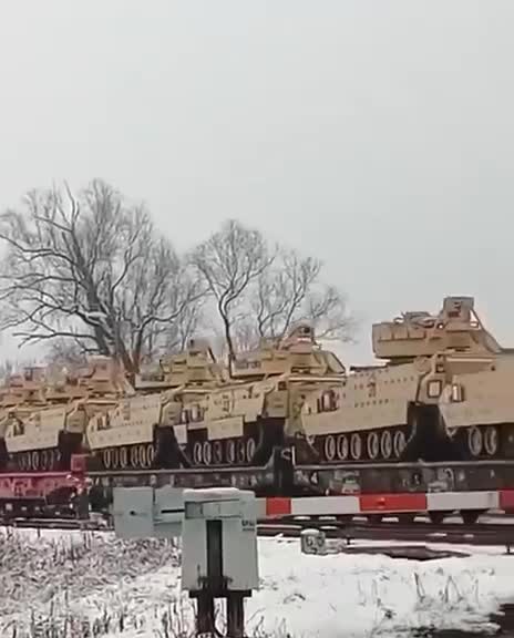 Dozens of Bradley IFVs Passing Through Poland