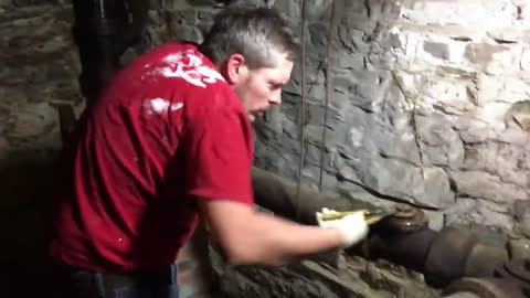 Boston Guy Freaks Out Over Plumbing, Shits And Giggles