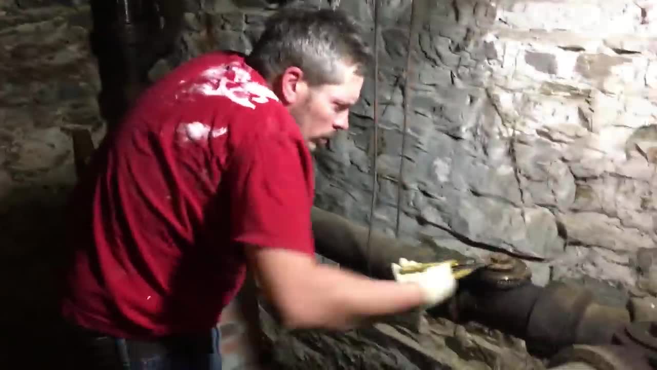 Boston Guy Freaks Out Over Plumbing, Shits And Giggles
