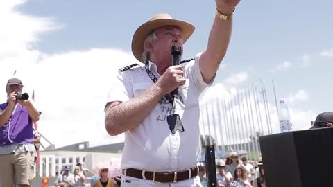 Epic Speech by Former Qantas Pilot Graham Hood at the Truckies Protest