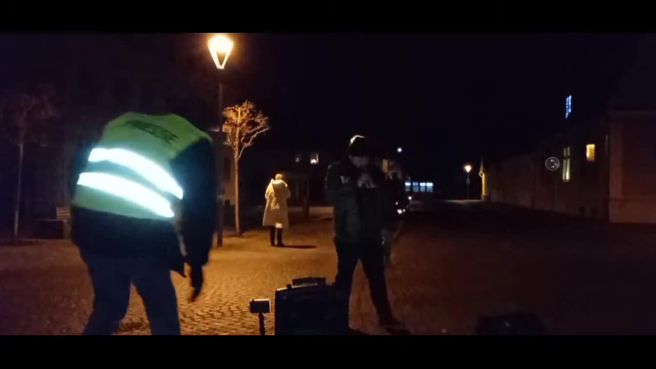 Frauen Friedensbus Demo in Havelberg mit Eva Rosen, Güzey und Anna am 29.12.2020