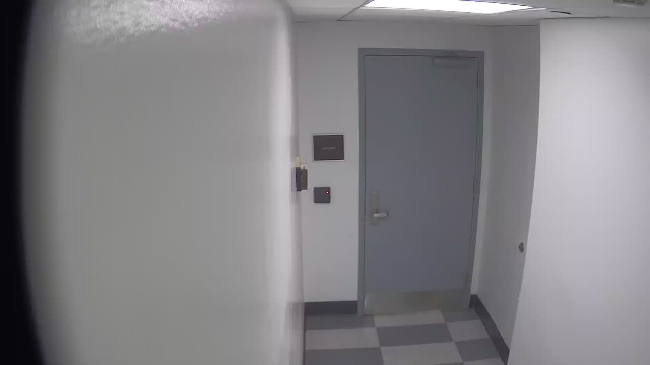 6141RHOBG1G101DStairwayLobbyEntry_2021-01-06_05h40min02s453ms.mp4