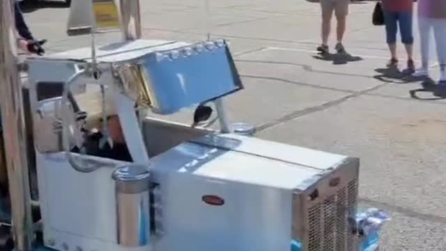 Little truck driver's work is all details.