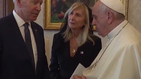 Biden gifts Popesentimental coin