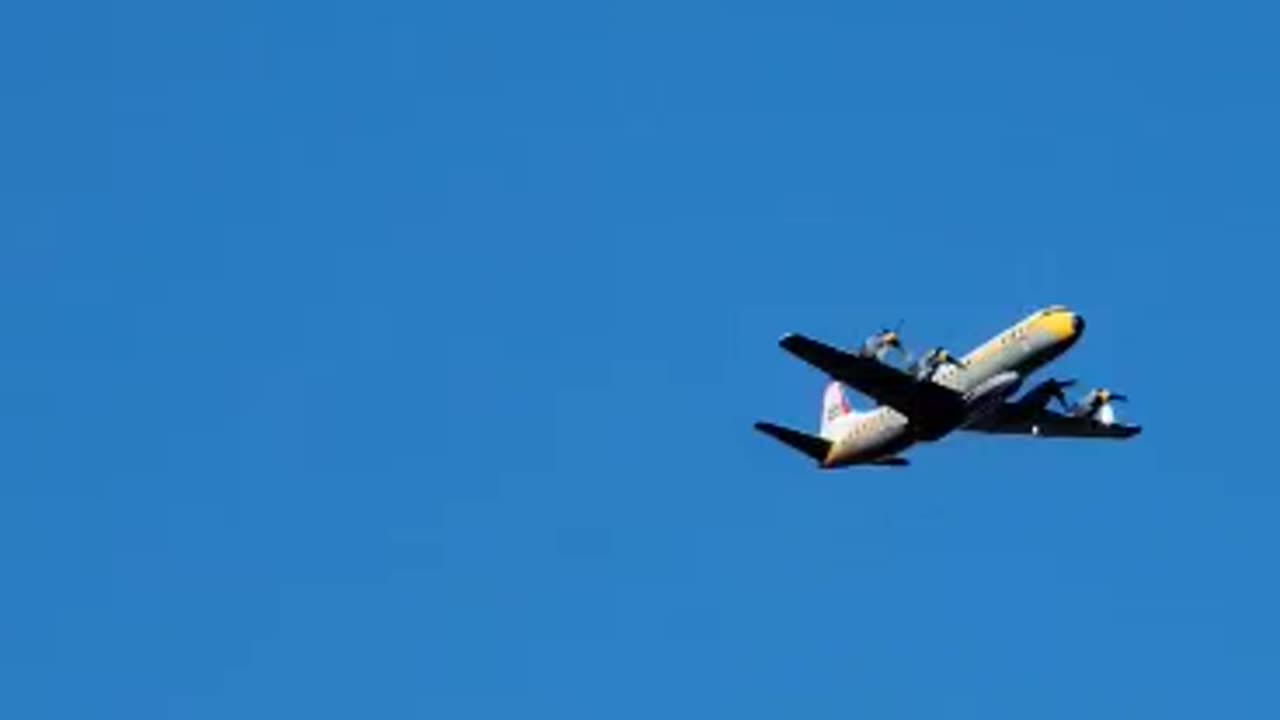 West kelowna fire bomber going to re fuel ⛽