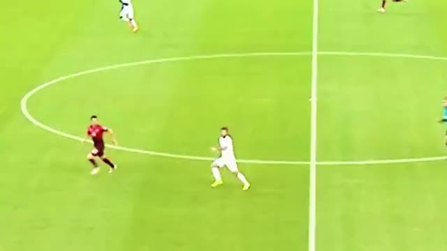 Ronaldo mocking it. SEWEY! Some dizzy defenders