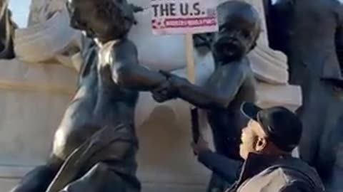 DC Residents Enraged After Muslims Desecrate Statues