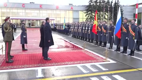 This is how Assad was recieved at Vnukovo Airport in Moscow.