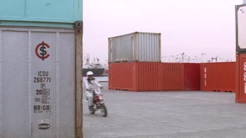 Motorcycle Chase in Stray Cat Rock: Machine Animal (Nora-Neko Rokku: Mashin Animaru) - 1970