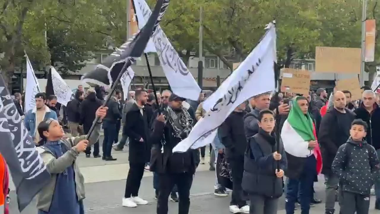 Al Qaeda flags also in Amsterdam.