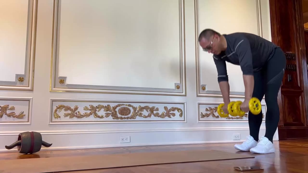 20221007文贵先生GETTR²：亲爱的兄弟姐妹们……你们今天健身了吗…….七哥每天坚持标准的200个……千招会不如一招绝…….一定要坚持锻炼亲爱的兄弟姐妹们