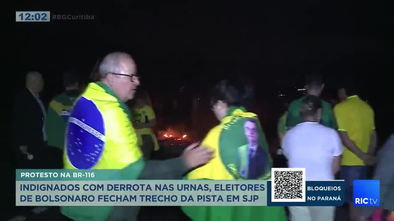 Caminhoneiros bolsonaristas fazem protestos e fecham estradas pelo Brasil