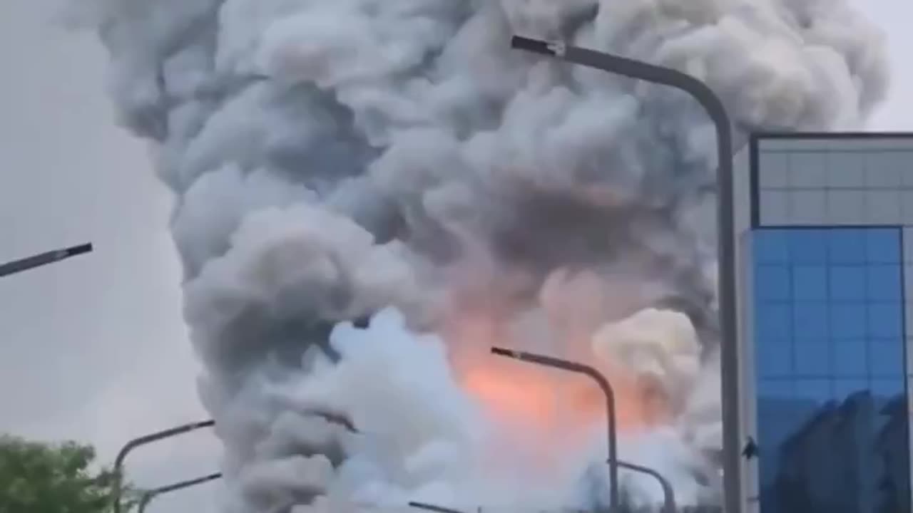 🔥🔥Fire at a lithium battery factory in South Korea. 20 deaths were reported.