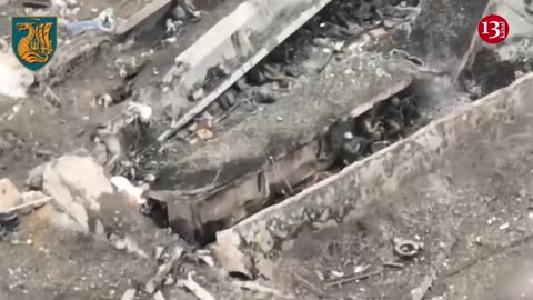 Left helpless under a destroyed bridge, Russians fail to escape from Ukrainian fighters