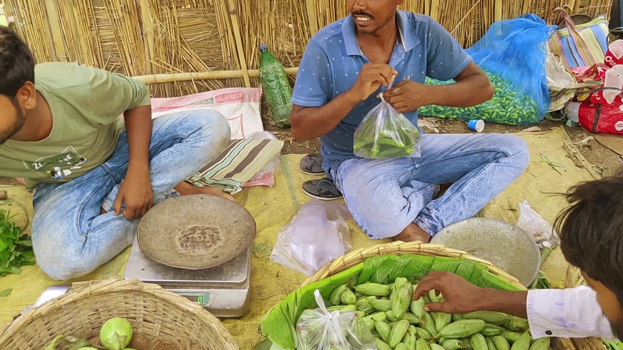 The_Finest_Catch_Exploring_Mothabari_Fish_Market's_Abundance_of