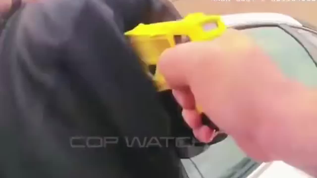 Taxi driver gets tased for parking in a loading zone in Walmart