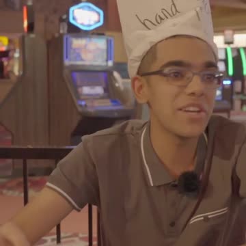 N3on Rizzes x Waitress infront of Sam 😎