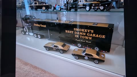 Smokey Yunick Tribute Hauler 1/18 scale