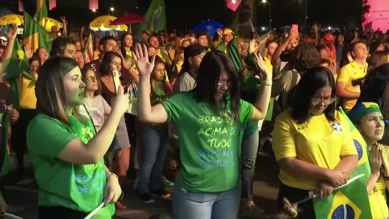 Bolsonaro voters pray as rival Lula wins Brazil presidential runoff | AFP