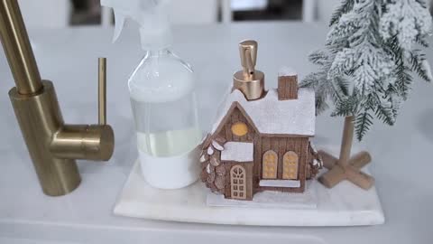CHRISTMAS CLEAN AND DECORATE WITH ME | KITCHEN HOLIDAY DECOR 2022