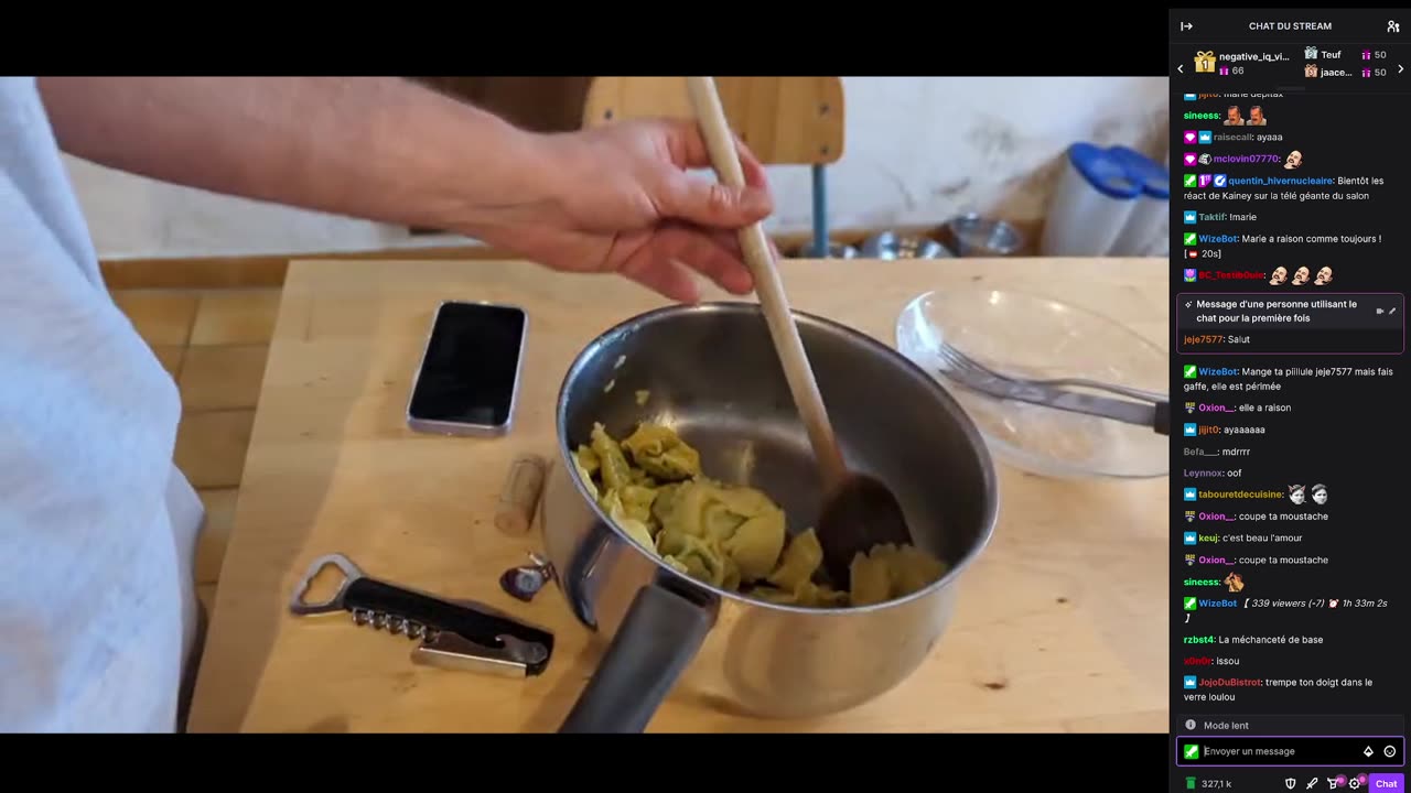 2023-03-17 (3bis.1) - Unboxing massif avec Marie - Twitch Decheterie (version avec chat)