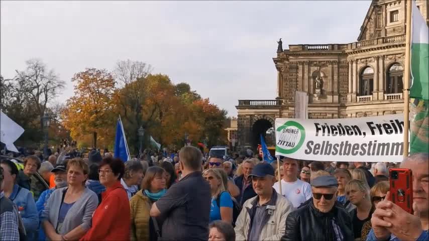 TAG DER FREIHEIT - DRESDEN, Theaterplatz, 29 10 2022 - Beitrag NINE, offiz. Eröffnung MARCUS FUCHS