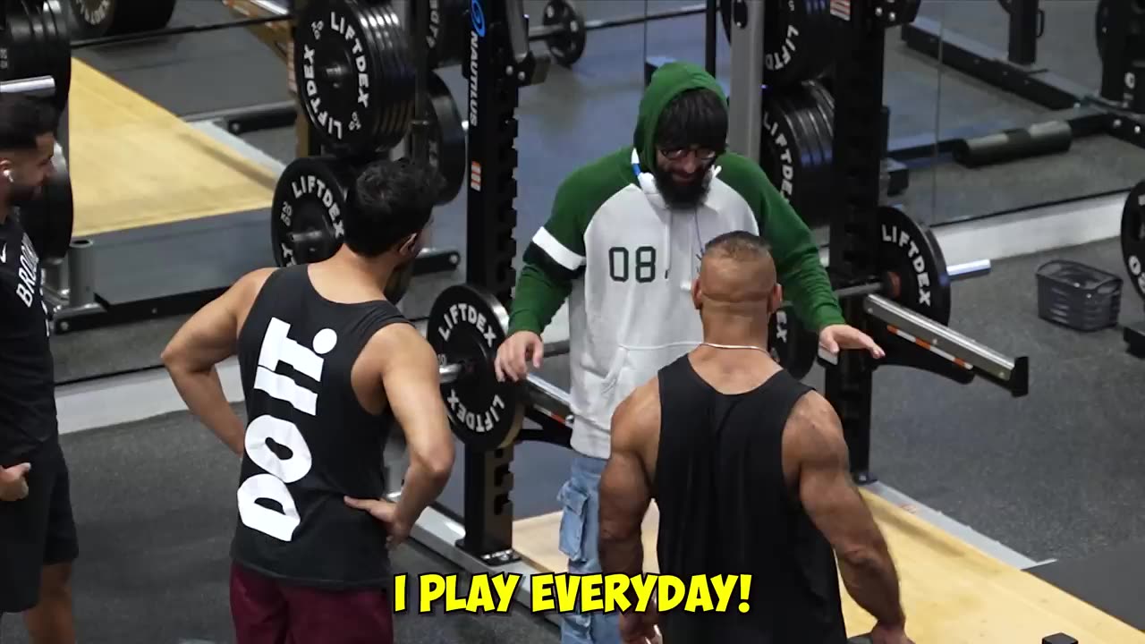 GYM PRANK | Elite Powerlifter Pretended to be a BEGINNER