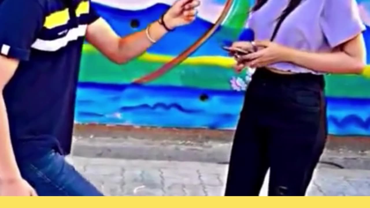आपको इनकी पाद लव स्टोरी कैसी लगी #youtubeshorts #funnyshorts #shorts #funnyvideos #comedyvideo