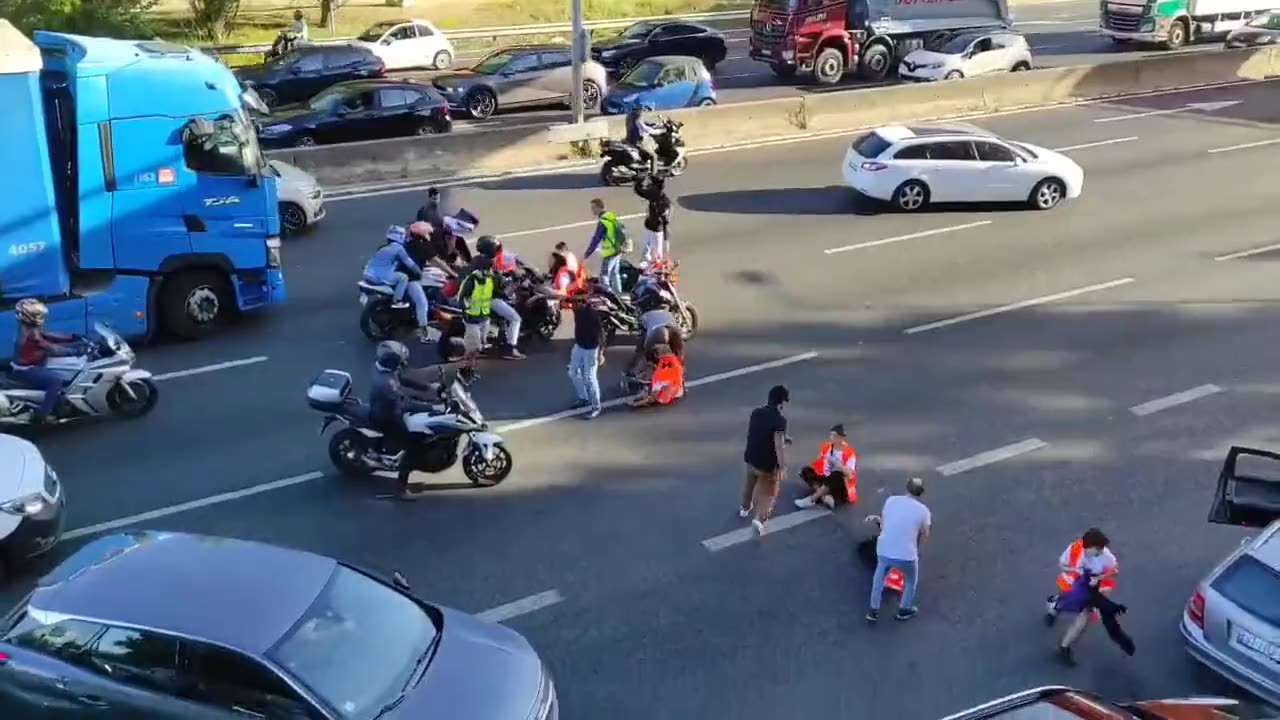 Los activistas portugueses del clima intentan bloquear una carretera