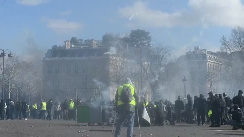 Altercados en París por manifestación de los "chalecos amarillos"