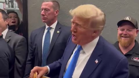Donald Trump - PIZZA TIME 🍕🍕🍕