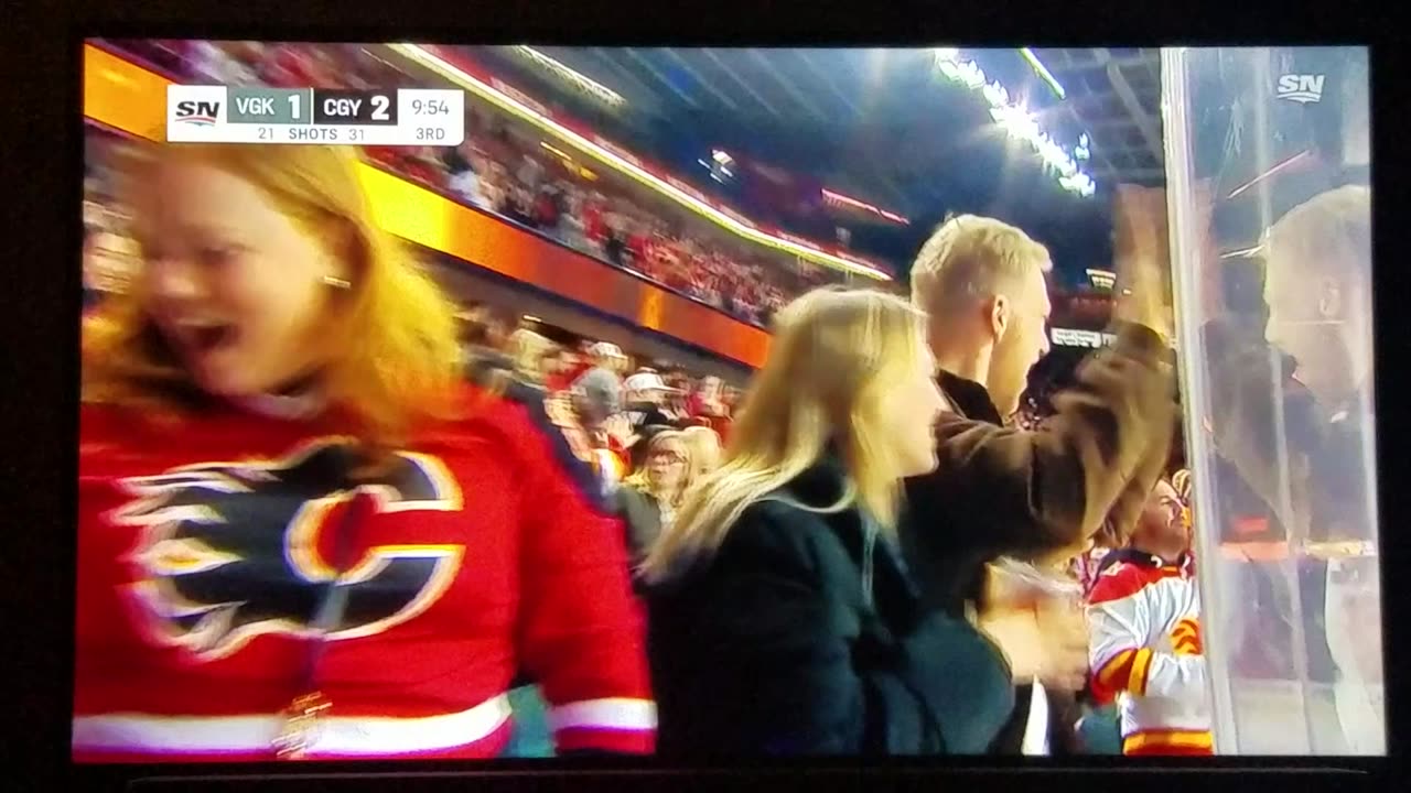 VGK vs CGY - Flames Lead 2-1