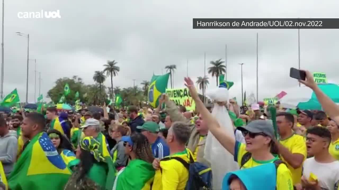 Bolsonaristas pedem intervenção e que Exército 'saia do quartel' em Brasília