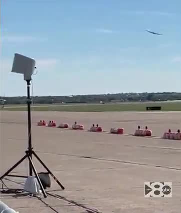 Përplasen në ajër dy avionë të Luftës së Dytë Botërore