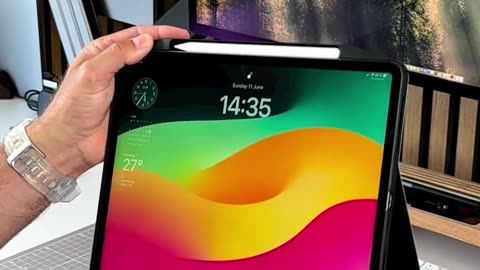 Look this iPad cover is amazing !!!!!!