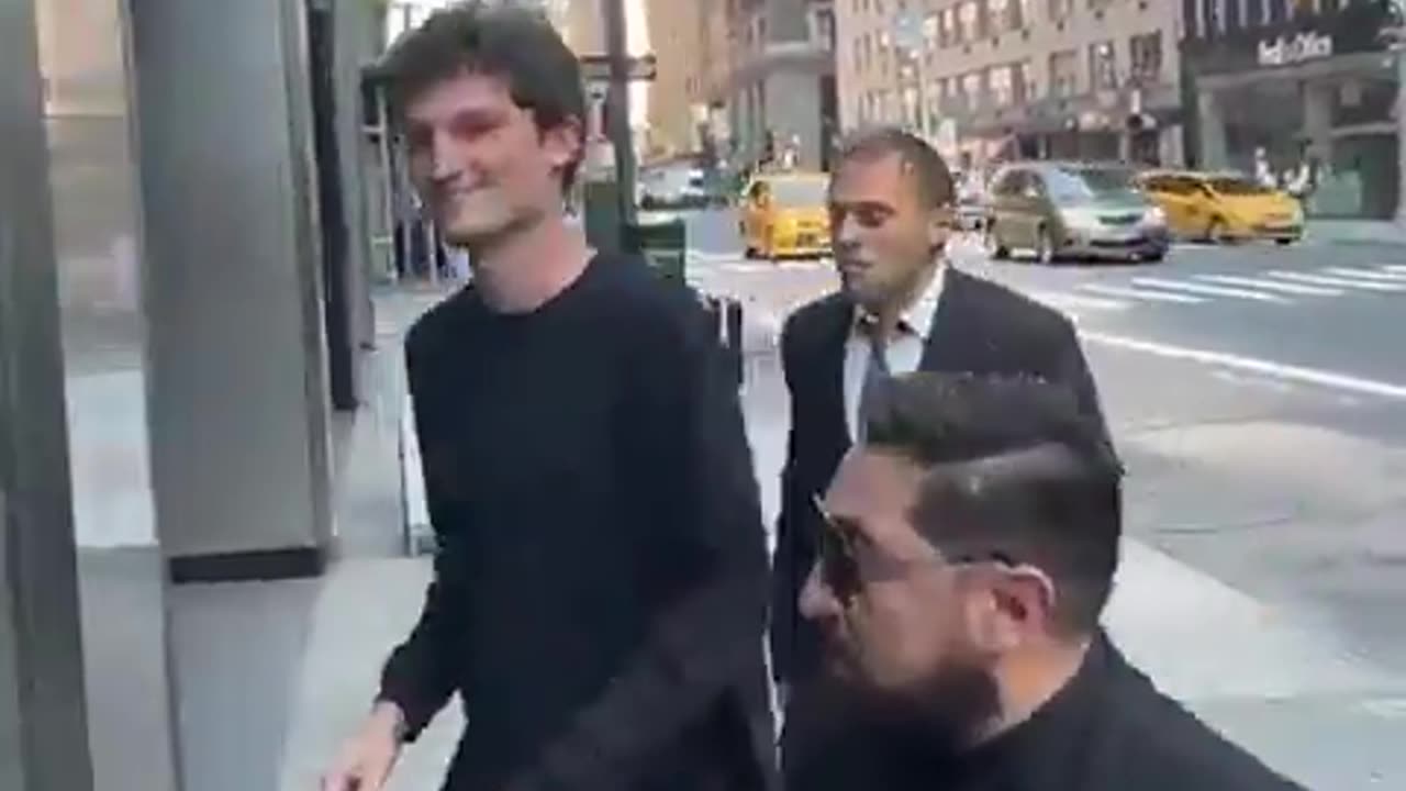 🔥🚨BREAKING: Enron’s new CEO was hit with a pie in New York City
