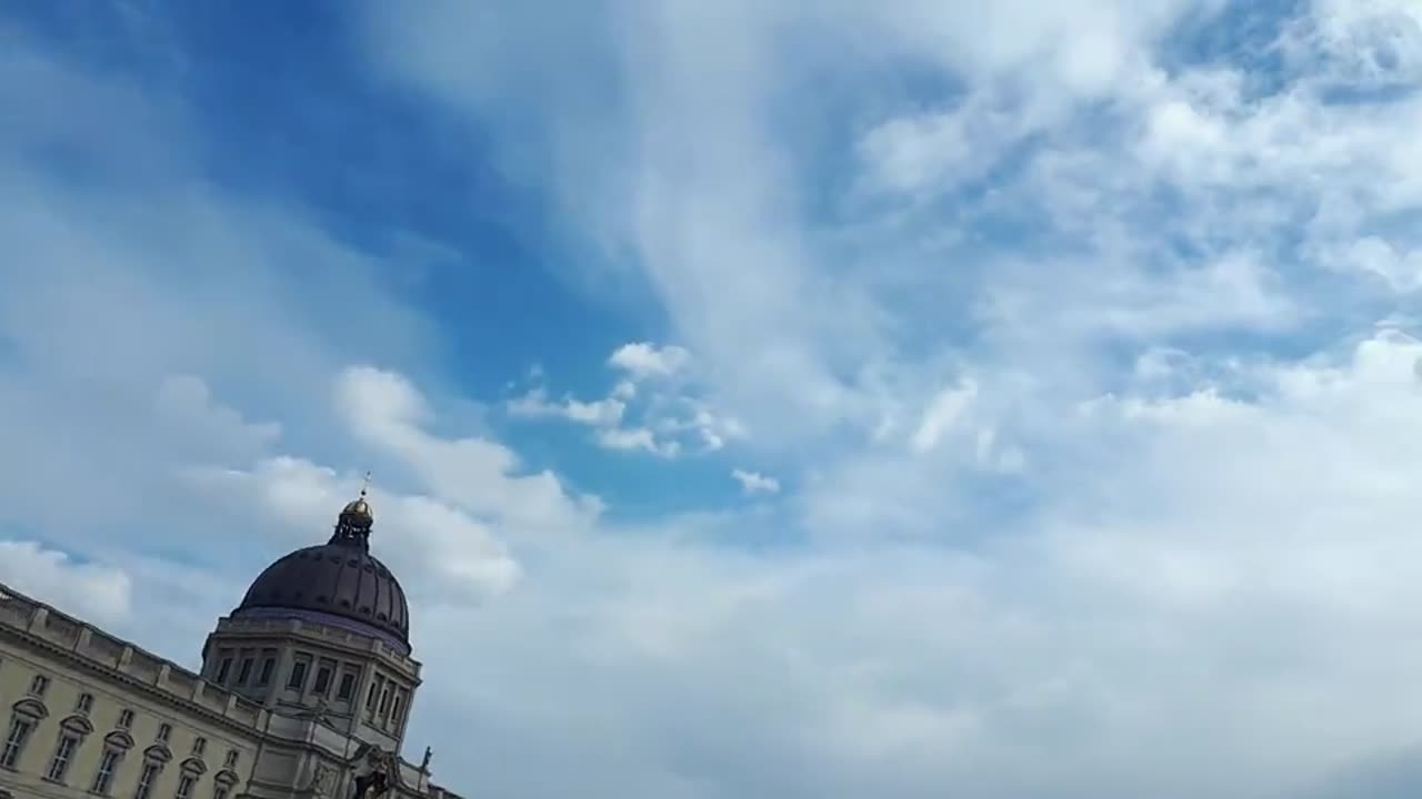 Himmel in Berlin am 1.10.2023 um 15:16 Uhr