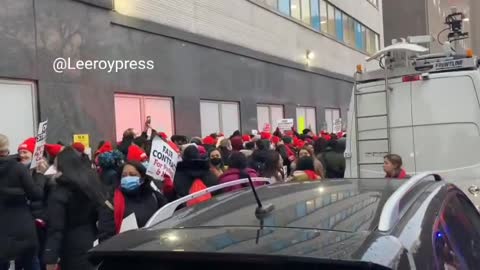 Happening now at Mount Sinai hospital on 99th st and Madson Ave. Health care workers strike