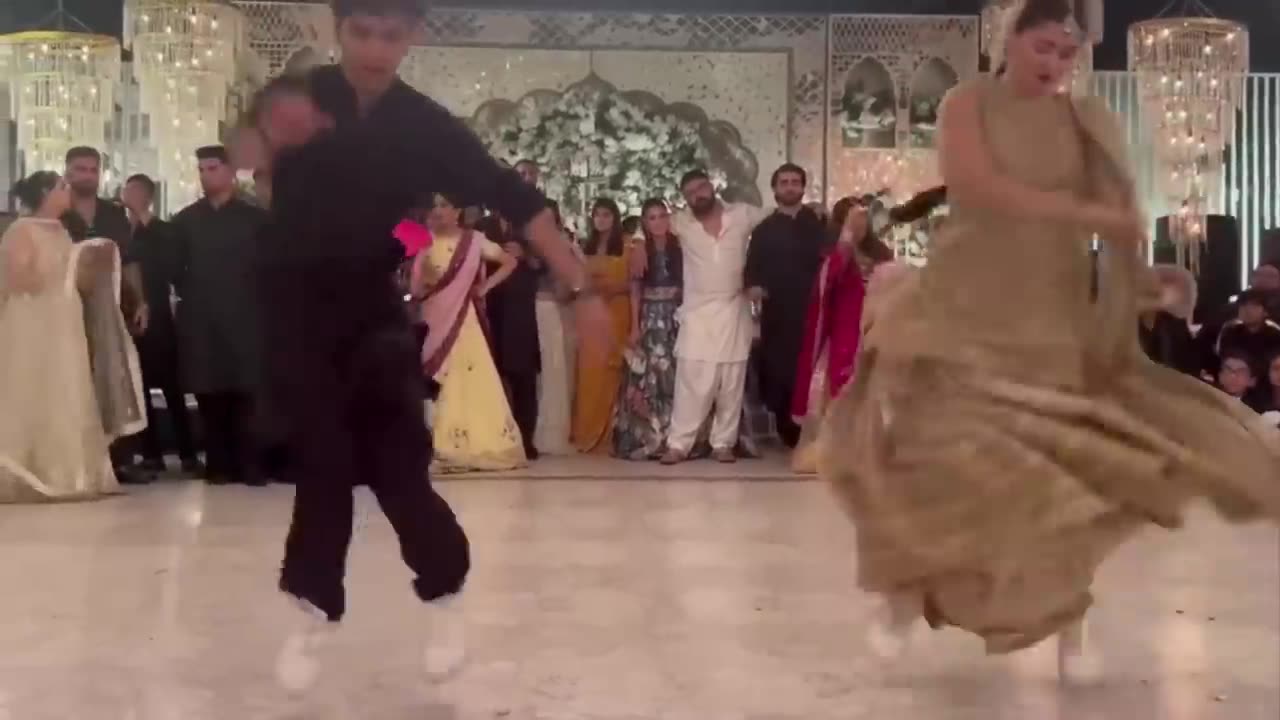 Hania Amir beautiful dance with her boyfriend 🫶