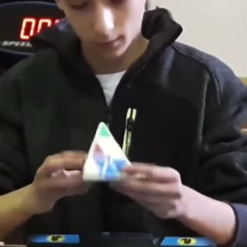 Pyraminx world record 0.91 second solve