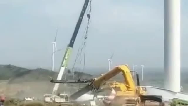 Crane crash during wind turbine assembly