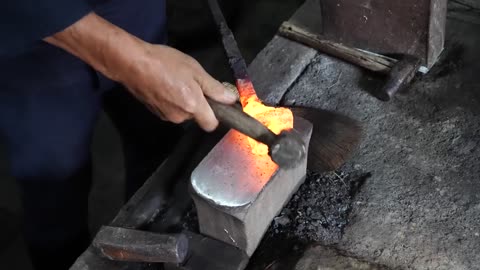 How Japanese samurai swords were made. A 75-year-old swordsman who has made 1,000 Japanese swords7