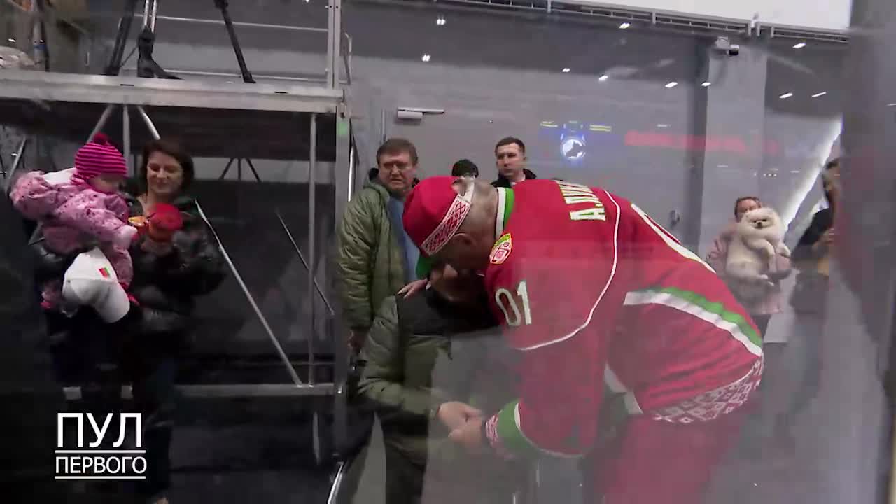 President Lukashenko Of Belarus Takes Injured DPR Veteran on the ice in