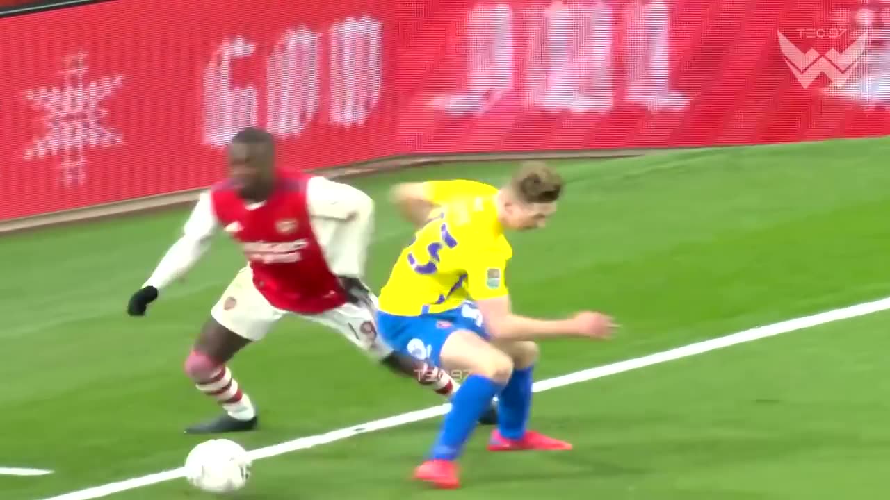 FOOTBALL MOMENTS - WHEN 1 V 1 JUST ISN'T FAIR!