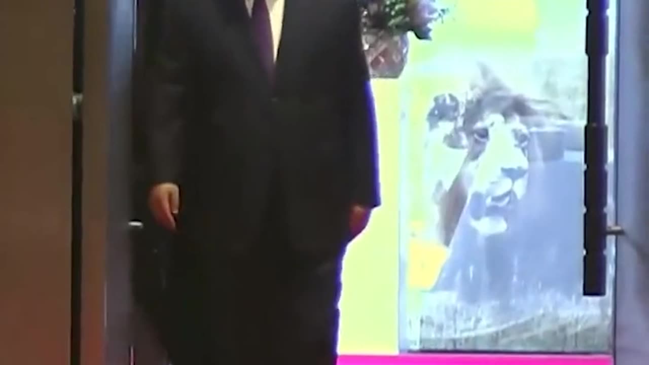 20230823 什麼情形,連翻譯官都顧不了了!