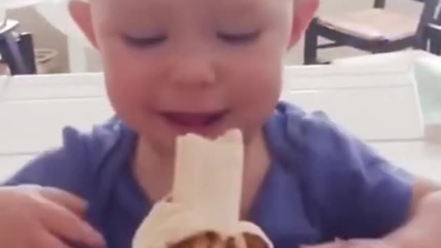 MUST WATCH THIS BABY FUNNY VIDEO!! Funny Baby Videos eating fruits