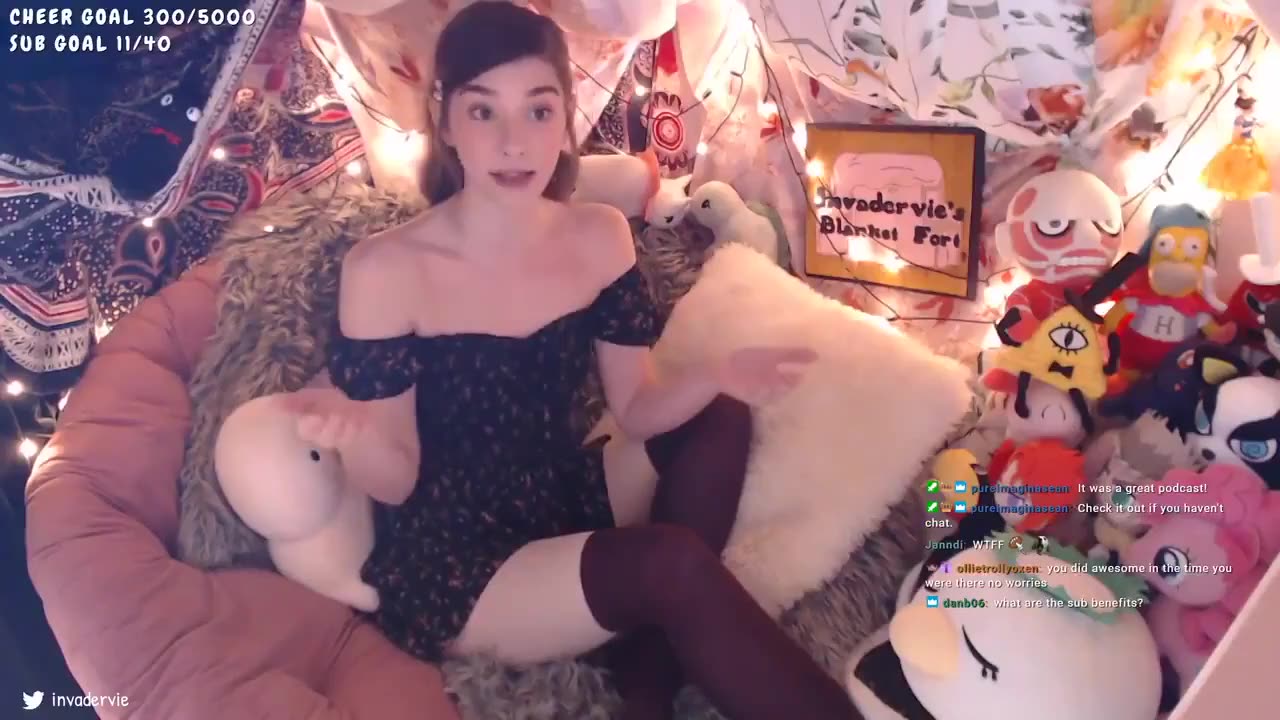 E Whore Explaining Why You Should Sub To Her