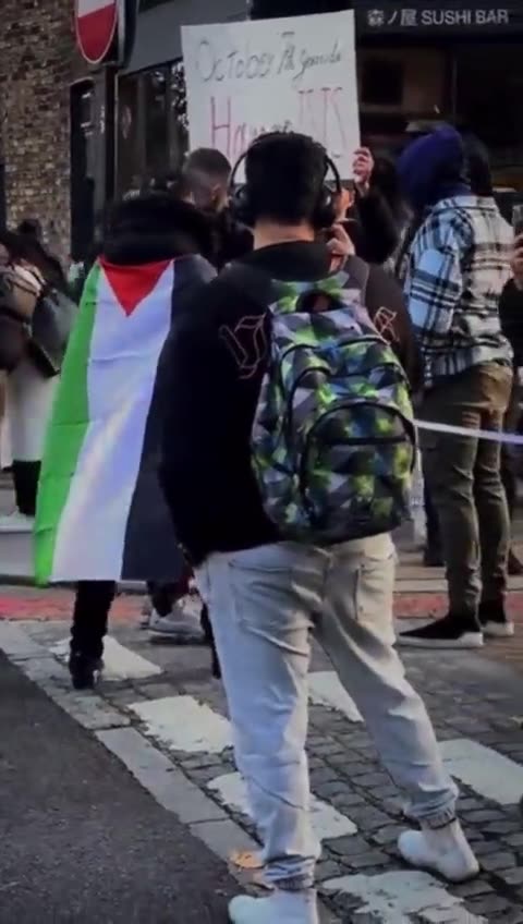 London protest Hamas supporter tries stabbing protester with sign Hamas is ISIS